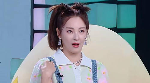 张雨绮参加的脱口秀节目叫什么 37ab84c23b5a4a84818dc12c60f25fd7.jpeg