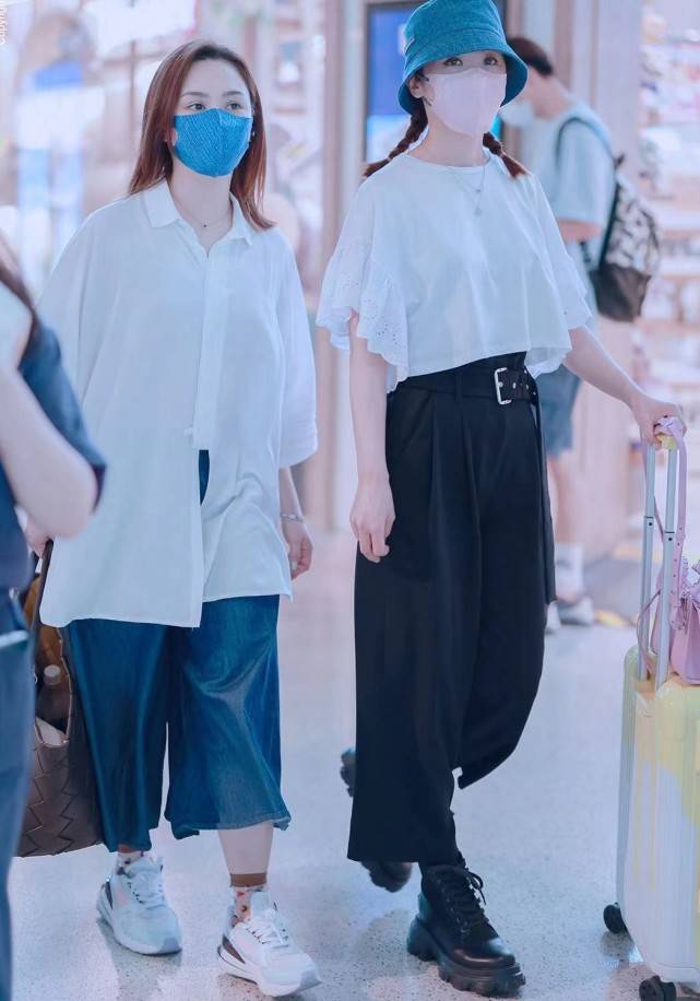 体重|Twins合体现身机场,阿娇不爱打扮乱穿衣,低调得像阿Sa助理