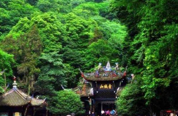 我国西蜀第一山，传说中白素贞的出生地，网友：能看到白蛇吗？