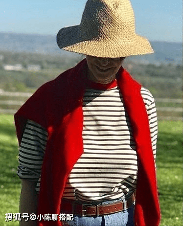 服装|这才是优雅女人的典范！74岁奶奶因穿搭光鲜亮丽，简单又好显气质