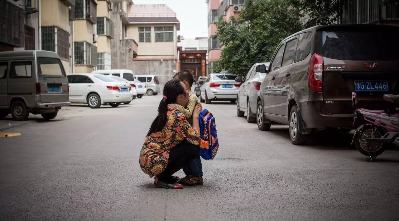 诱惑|“一颗糖骗一个孩子”没见过这么嚣张的人贩子,看完不能再淡定