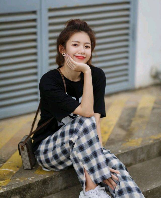 夏天|在炎热的夏天，穿上清新凉爽的服装，可以给人舒适又治愈的感觉