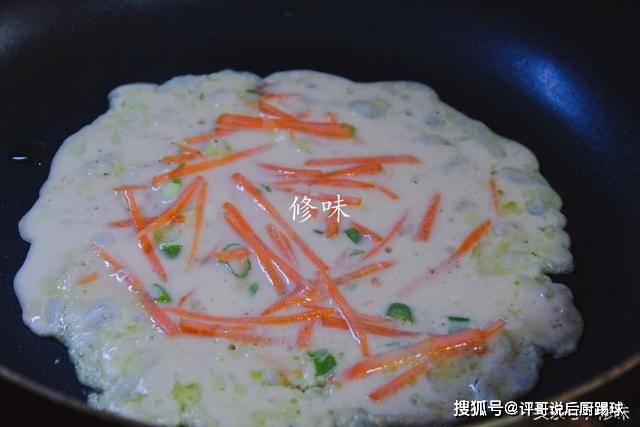 煎饼|五分钟搞定的早餐煎饼，夏天蘸蒜汁特爽口，小孩多吃防近视