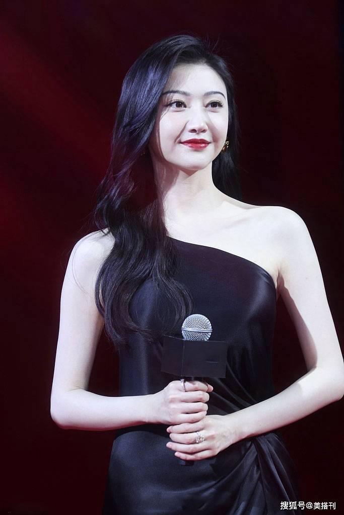 活动|景甜美貌被高估了？最新生图脸肿法令纹明显，网友：皮肤白加分了