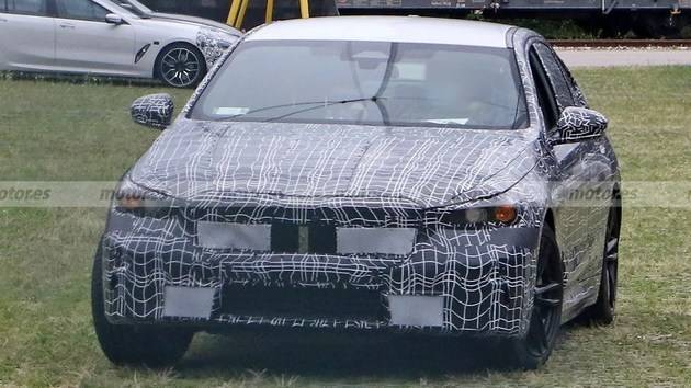 宝马i5最新渲染图曝光或在23年亮相 车尾