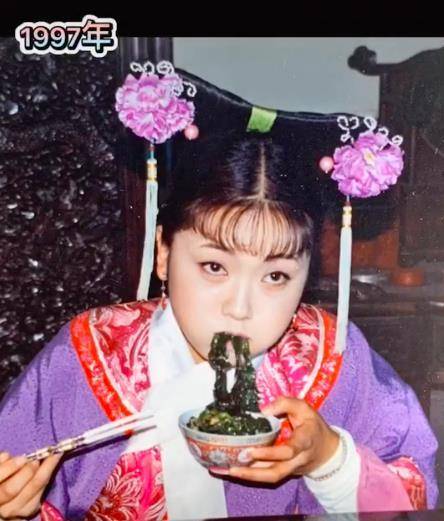 原创小桃红扮演者发布与三德子重逢画面勾起回忆