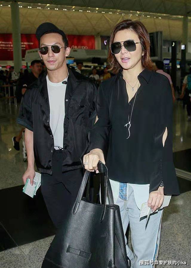 于明加|女明星年龄真难猜，于明加穿拼接裙气质高级优雅，完全不像38岁