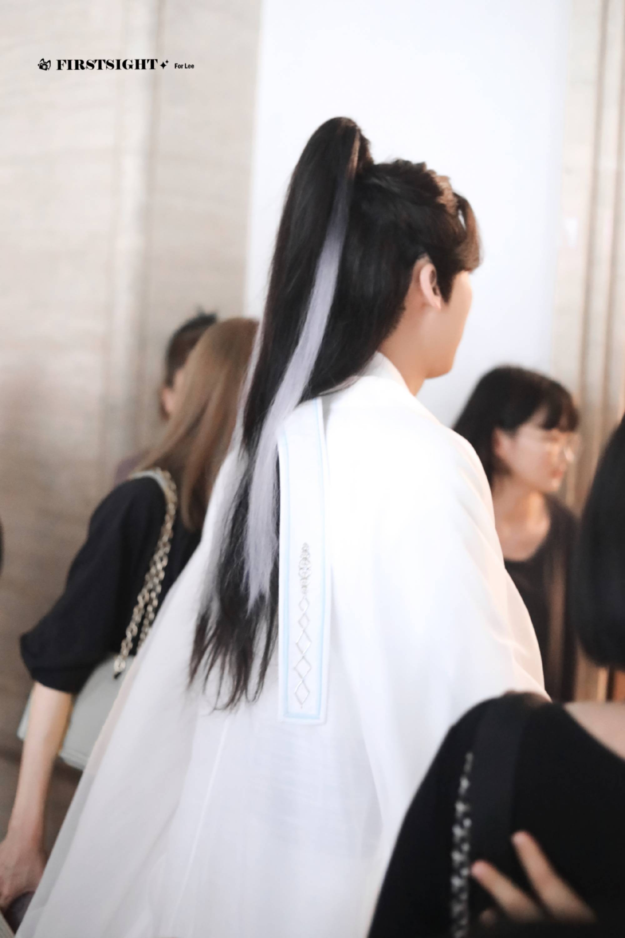 感觉|新老流量古装比拼：李易峰白衣梦回《古剑》，张哲瀚撞衫王一博