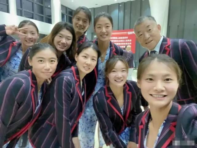 山药|奥运团服又遭吐槽！慢中求稳却成茄子炒山药，素雅得毫无大气范