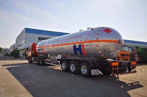 油罐车运输有危险?资产监测设备保障油罐车安全运输