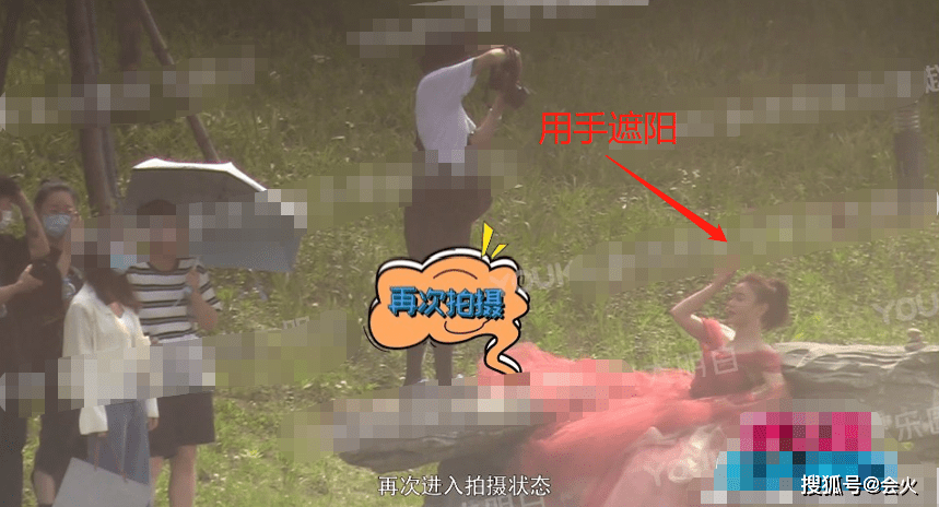 显得|袁姗姗路透照被曝光，从头到脚一身红太扎眼，无惧烈日工作被暴晒