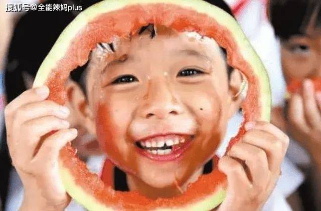 小宝宝能吃西瓜吗?医生:小于这个年龄要忌口,影响身体健康