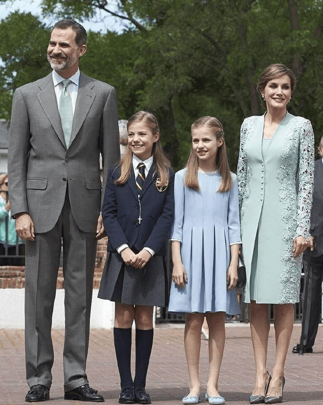 公主|西班牙公主真长高了好多，穿去年旧裙短了一截，气质都成熟不少