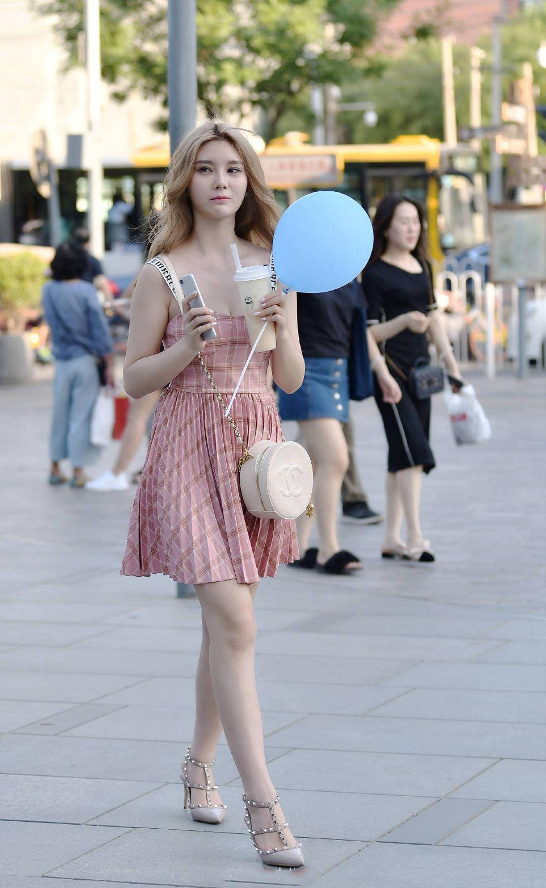 矮个子|简简单单的长裤，穿出高挑的气质，矮个子女孩也可以这样穿。