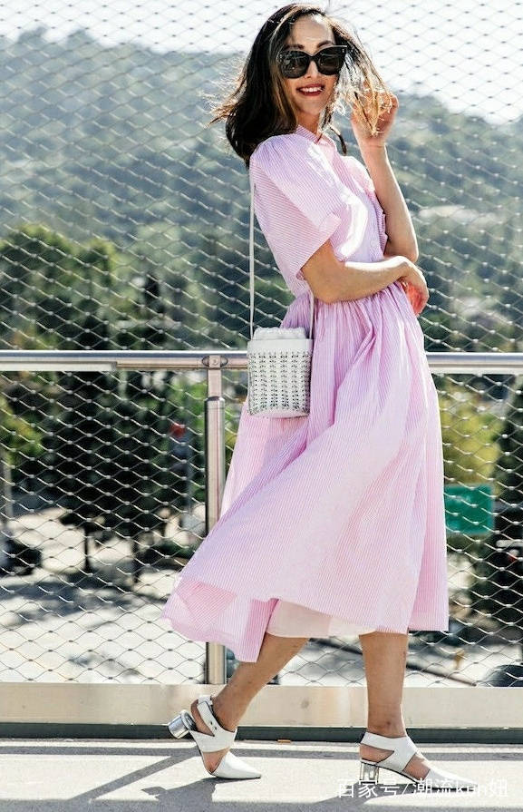 大气|女人要想优雅大气，这4款连衣裙，让你美一整个夏天，赶紧get