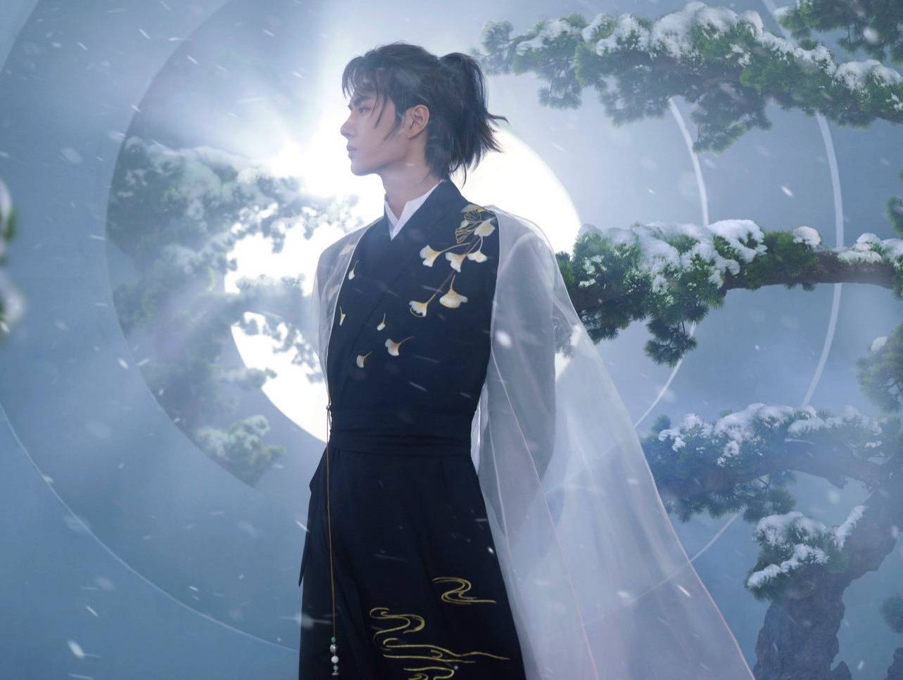 感觉|新老流量古装比拼：李易峰白衣梦回《古剑》，张哲瀚撞衫王一博