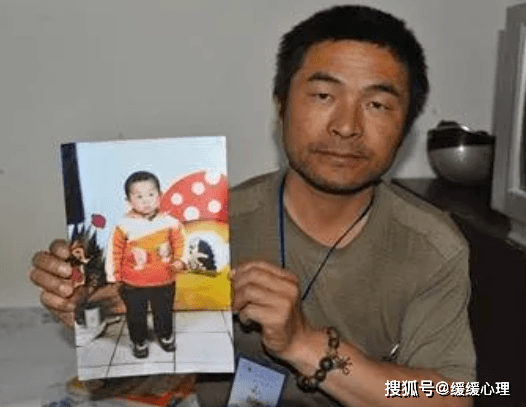 郭新振|寻子24年报废10辆摩托车，刘德华的“儿子”终于找到！但悲剧还没结束......