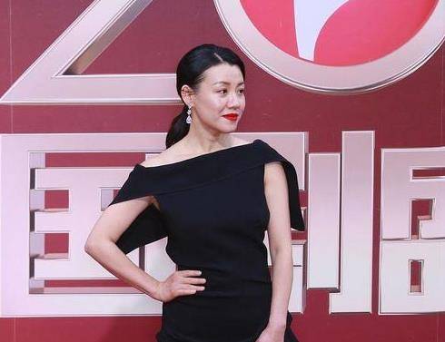 设计|刘琳长相低调普通，一穿礼服气质高级不少，果然人靠衣装是真的