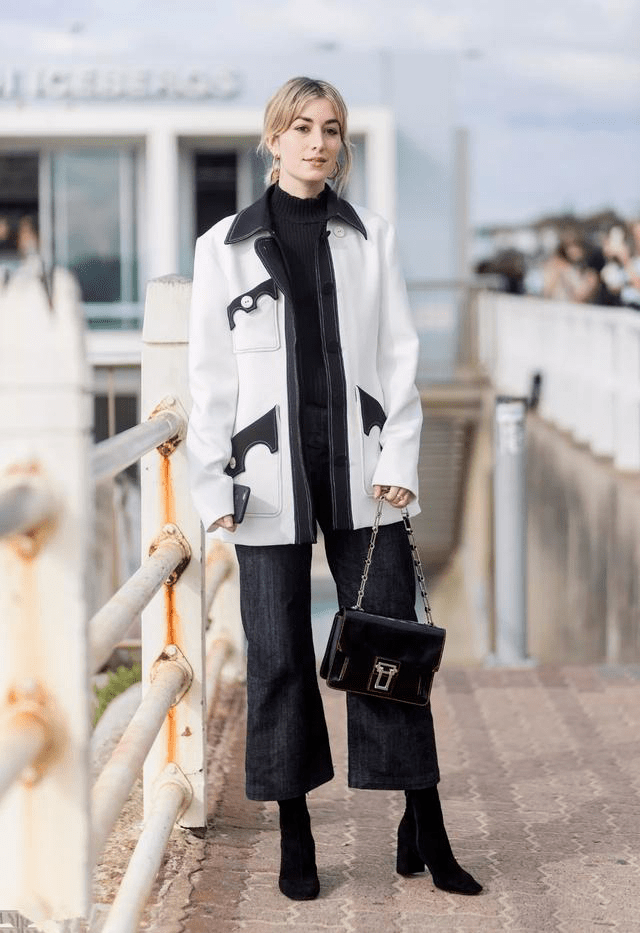 "|鲨鱼裤"退位让贤"!今年大火的牛仔阔腿裤太精致,打造最in穿搭