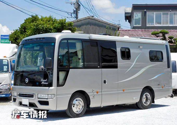 日产中巴房车3.0t动力,双客厅能坐10人,和常见的考斯特比如何?