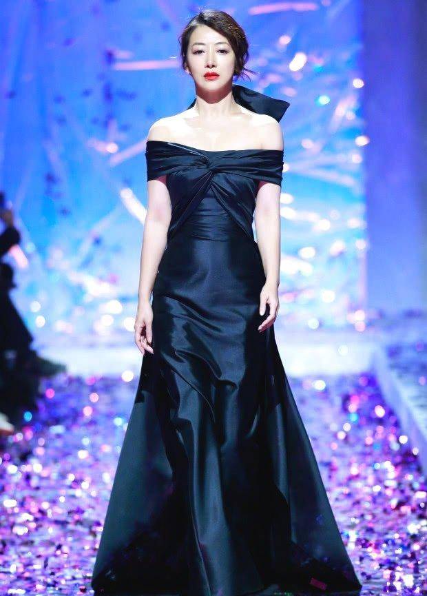 老公|陈紫函就算和小9岁老公并肩，感觉也并没啥年龄差，就像妹妹一样