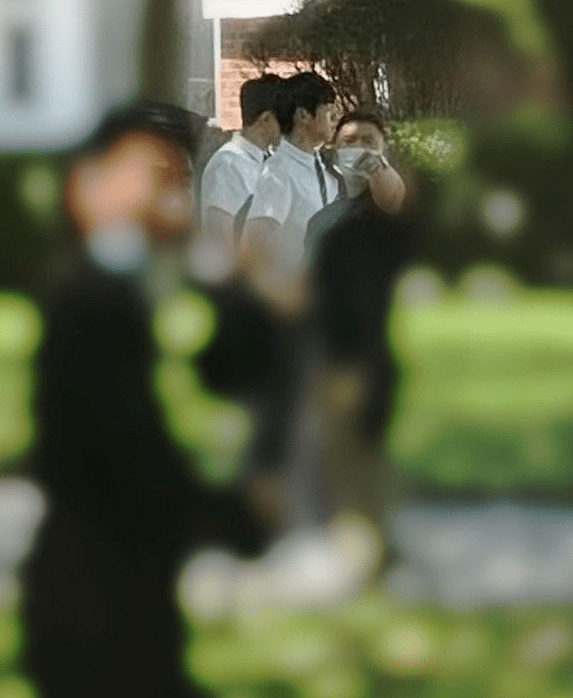 夫妻俩|陪谢娜生产停工四个半月，张杰首次公开露面录节目，将做客《快本》