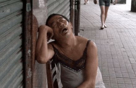 控制|开心一刻：姐姐最近想减肥，但一直控制不住吃零食的习惯