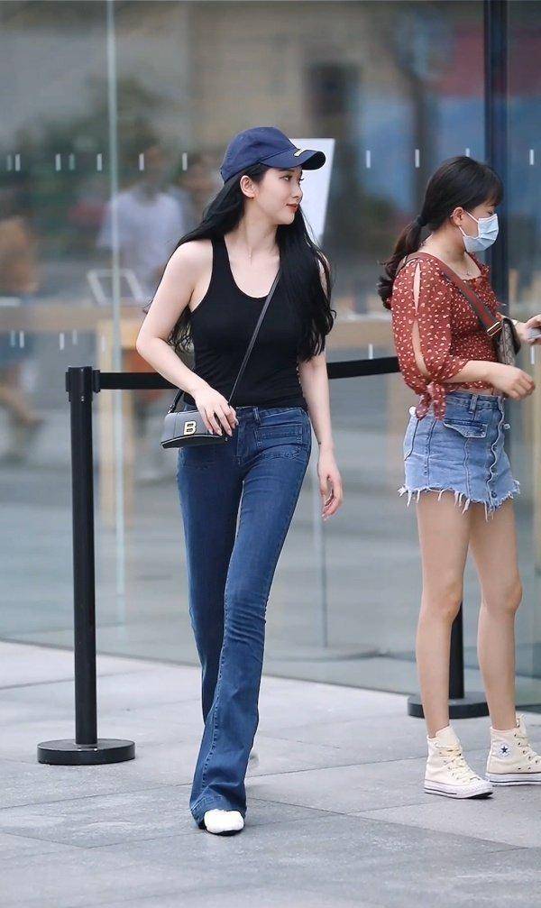 显得|洋气显瘦的打底裤穿搭彰显柔美气息,美出了优雅感,活力满满