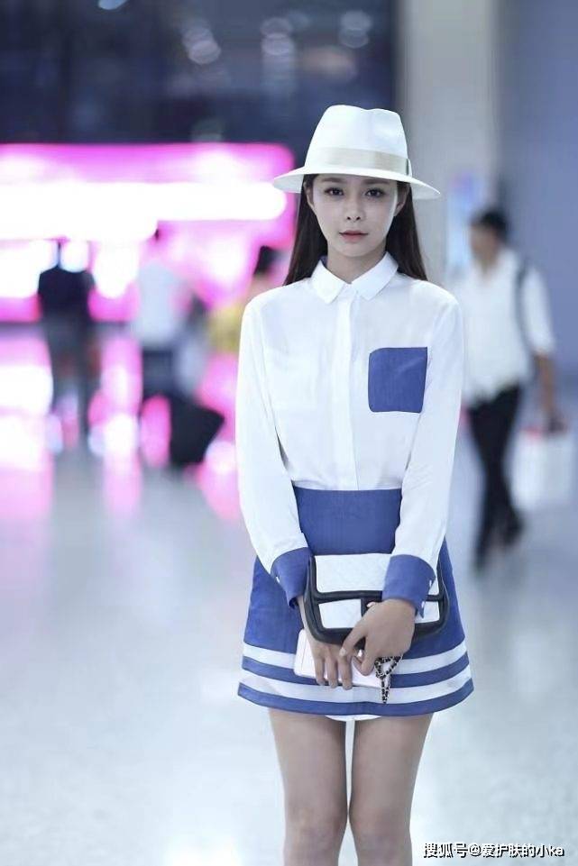 工装裤|沈梦辰私服搭配很有魅力，条纹衫配工装裤，渔夫帽更是吸睛出彩