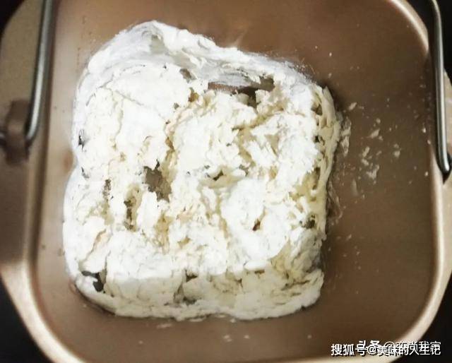 做法|早餐冷馒头换一种方式吃特别香,奶香烤馒头的做法