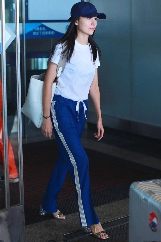 底气|奚梦瑶嫁入豪门有底气,普通长度“校服裤”穿出九分效果,腿真长