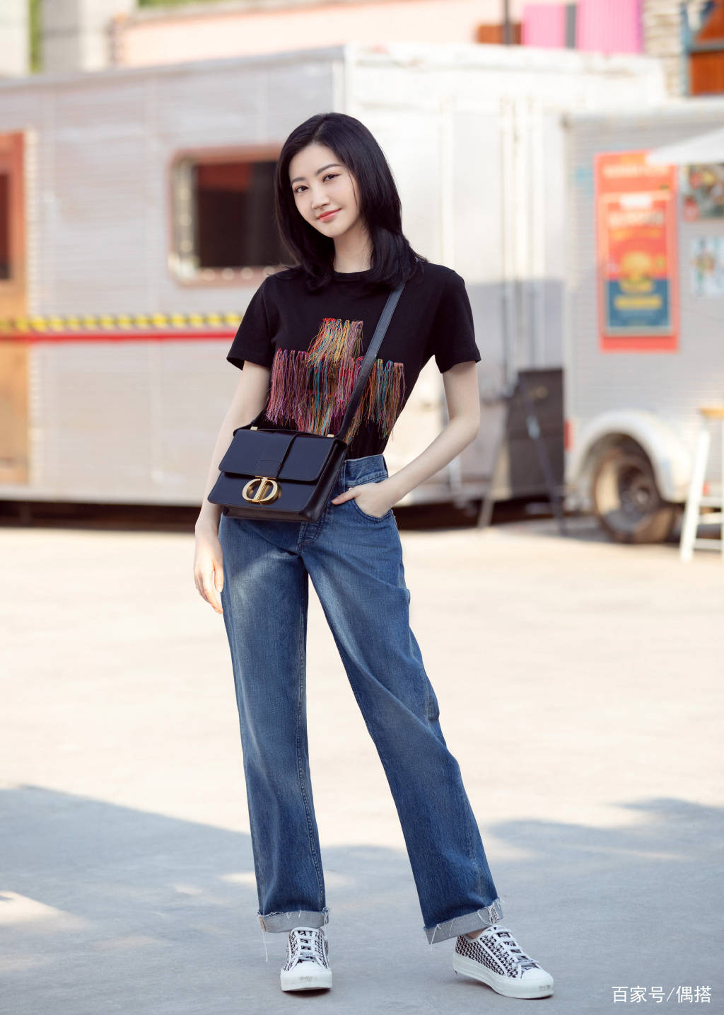 景甜|被景甜美到了,半扎马尾,穿T恤+短裤,美回18岁,分手状态依然好