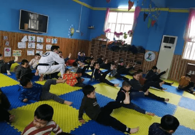 什么|幼儿园一次性开15个“兴趣班”，可能只有一个实用，打基础更重要