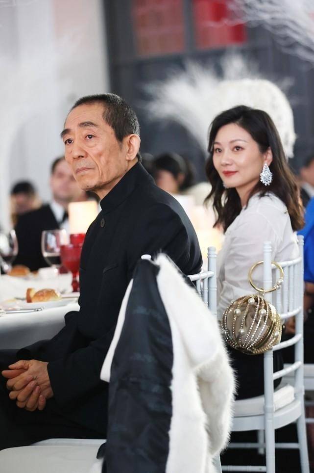 张艺谋|“老夫少妻”的张艺谋夫妇真让人羡慕,小32岁的妻子,很有韵味