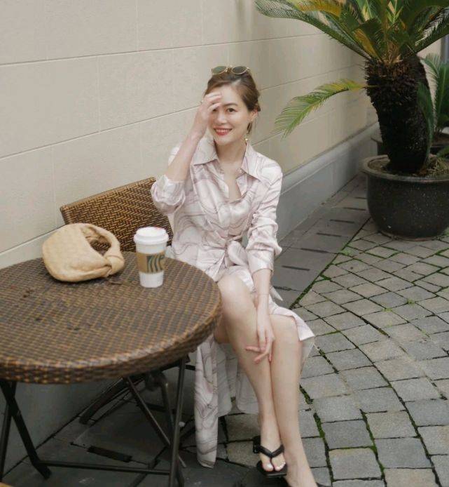 大气|要成为精致的女人并不难，简约大气的穿搭就很好看，优雅又有魅力