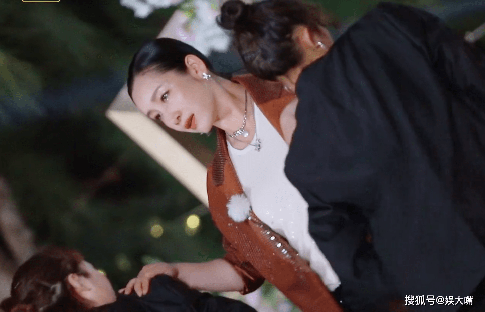 影后|43岁秦海璐为爱挑战女团舞！动作有点水，但赢在了眼神和气势上