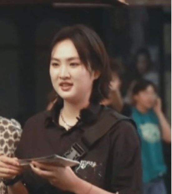 来头|《中餐厅5》路透，全员穿复古风服装，这个飞行嘉宾来头可不小