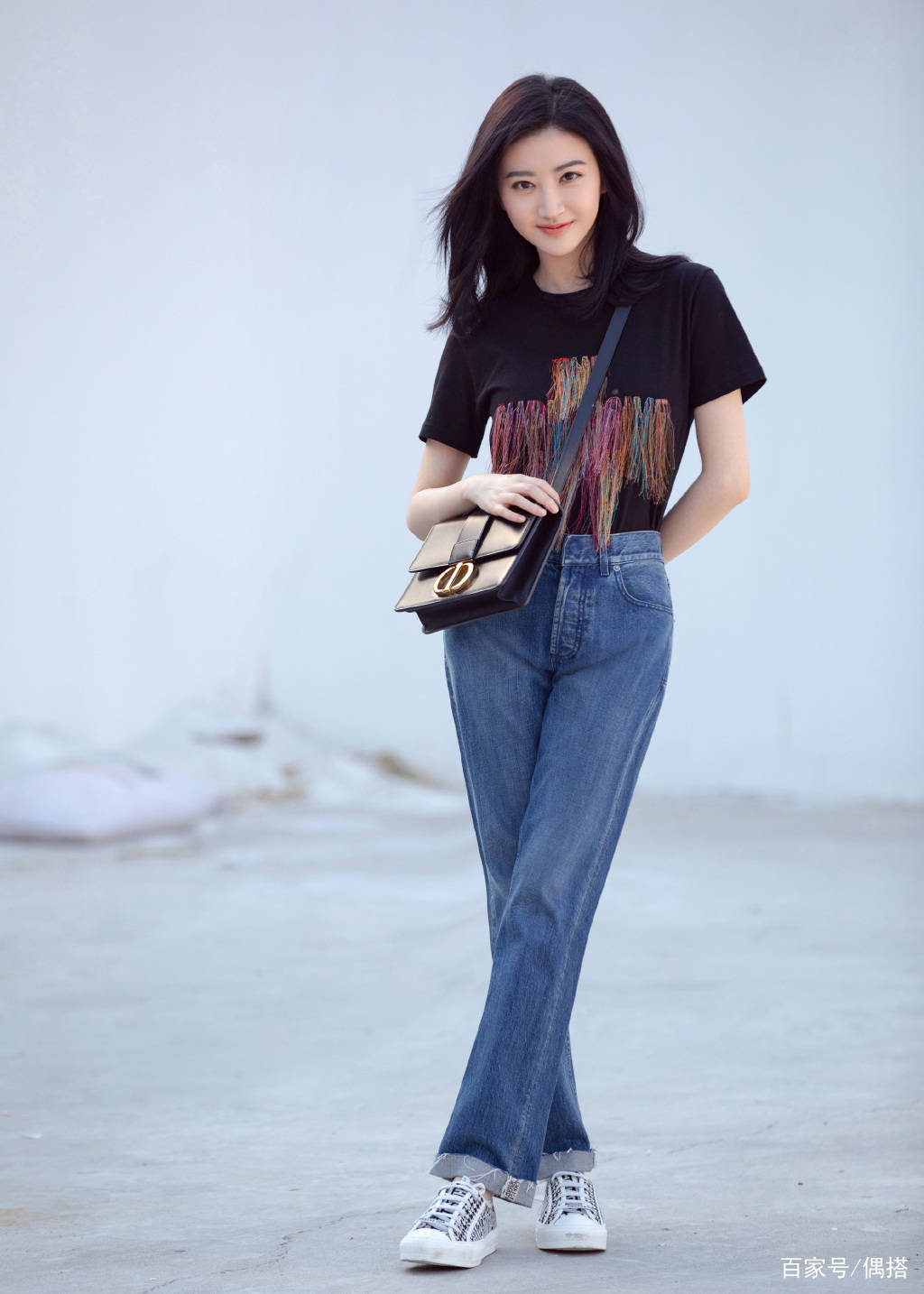 景甜|被景甜美到了,半扎马尾,穿T恤+短裤,美回18岁,分手状态依然好