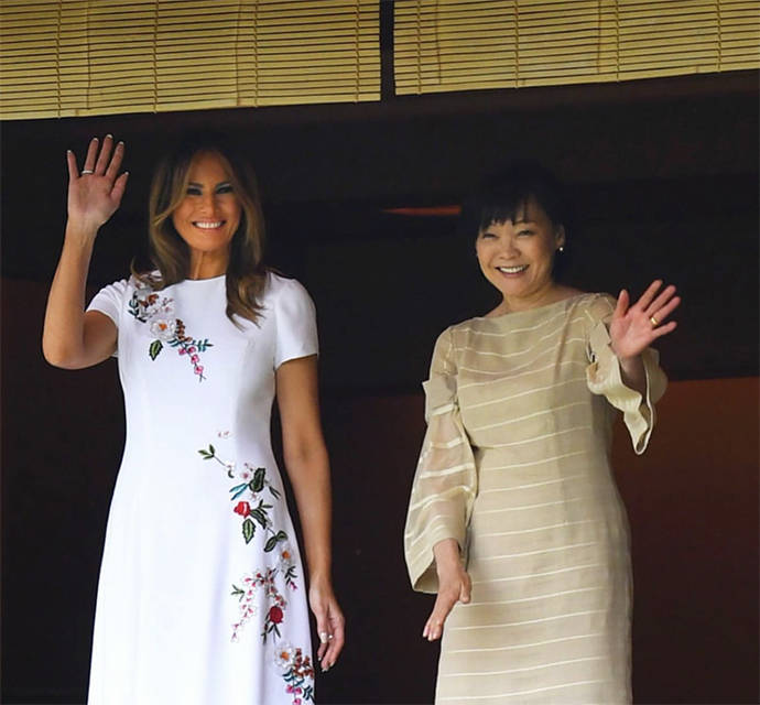 刺绣|梅拉尼娅访日3赢日本第一夫人，换2万7刺绣裙，连雅子皇后也不敌