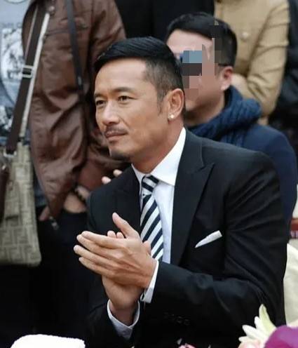 大陆男明星排行榜_香港TVB男星,在内地送快递不把自己当明星;太接地气了