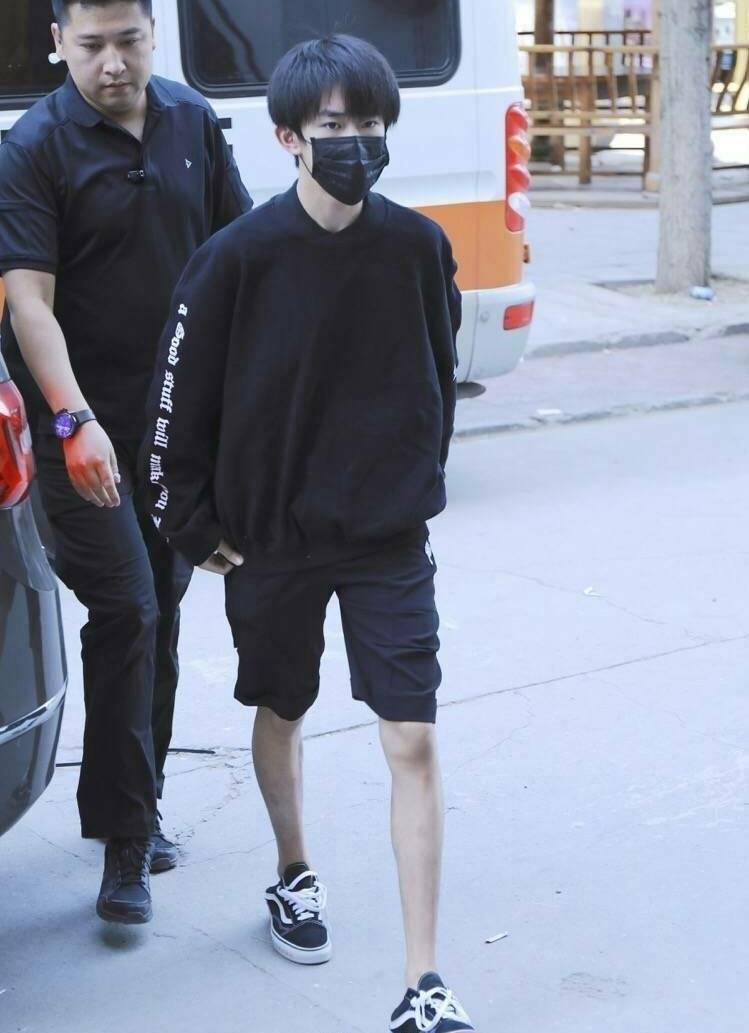 健美裤|今年这款“百慕大短裤”火了，周迅用它撑气场，肯豆用它凹造型