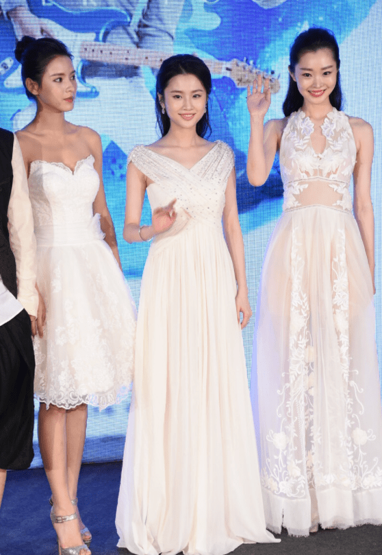 整体|宋轶出演《赘婿》女主角翻红,身穿一袭白色吊带裙亮相,高贵优雅