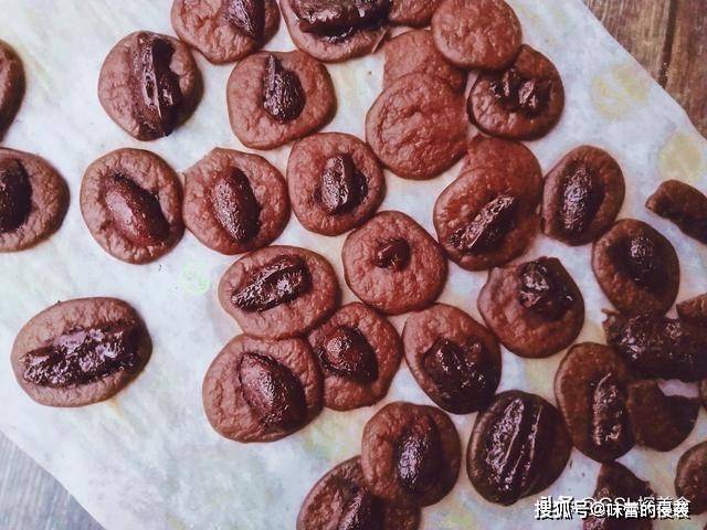 做法|两个蛋清,做出孩子爱吃的零食,酥脆可口,孩子一口一个吃不停