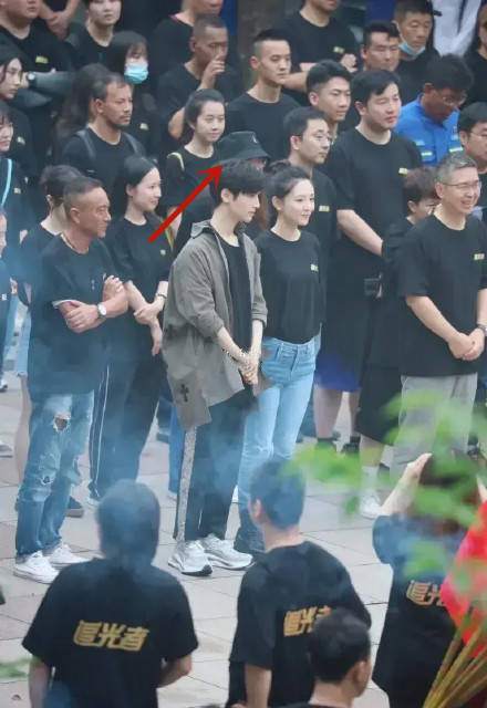 青春|罗云熙、吴倩新剧路透图曝光，二人颜值抗打，男方真实身高引质疑