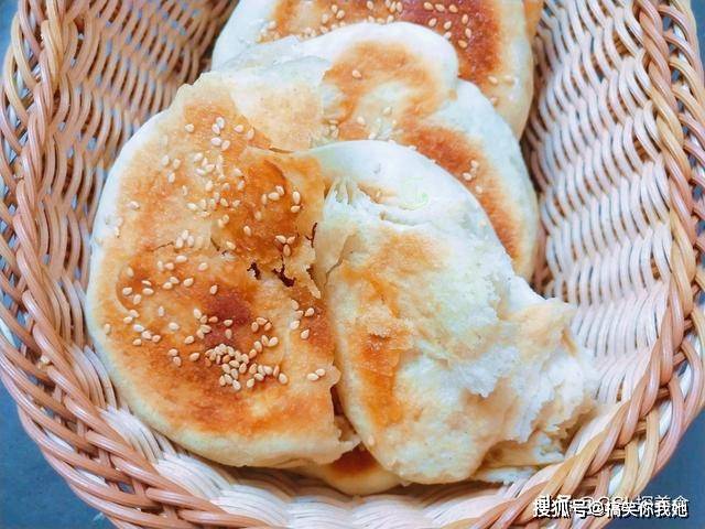 做法|麻酱烧饼在家做，无技巧无难度，外酥里软又多层，越吃越香