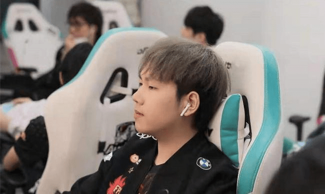 fpx官宣bo归来:保留周杨博登场的可能性_选手