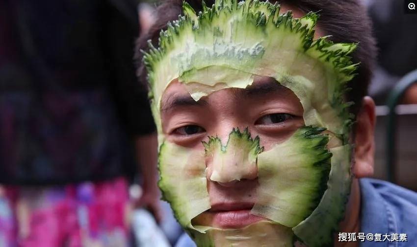 food 就是典型,在那个盛传自制牛奶蛋清面膜,黄瓜贴脸的90后童年时代