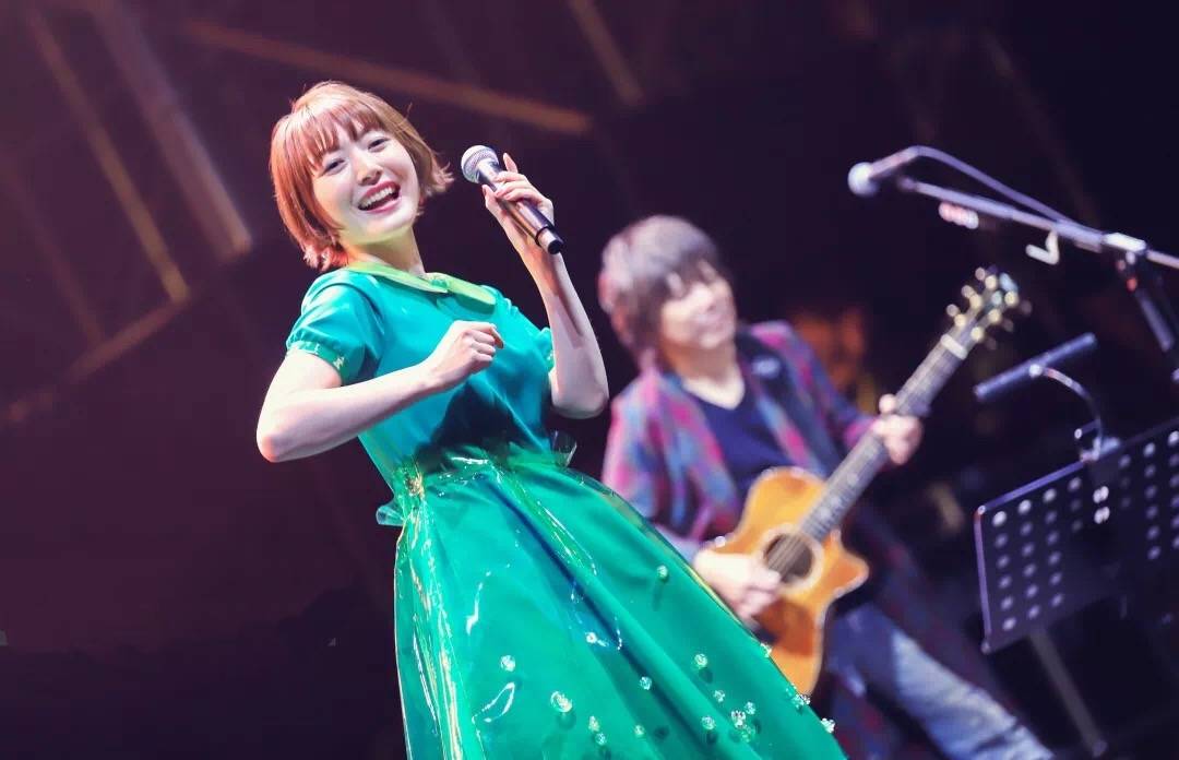 女生|“宅男女神”花泽香菜,不仅声音卡哇伊,私服穿搭更二次元美少女