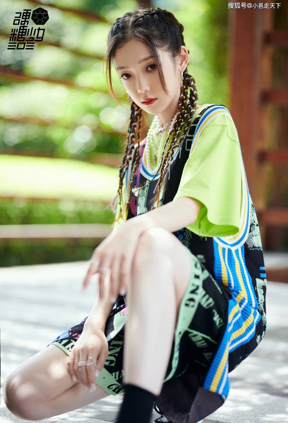 硬糖少女彩绳脏辫造型时尚写真