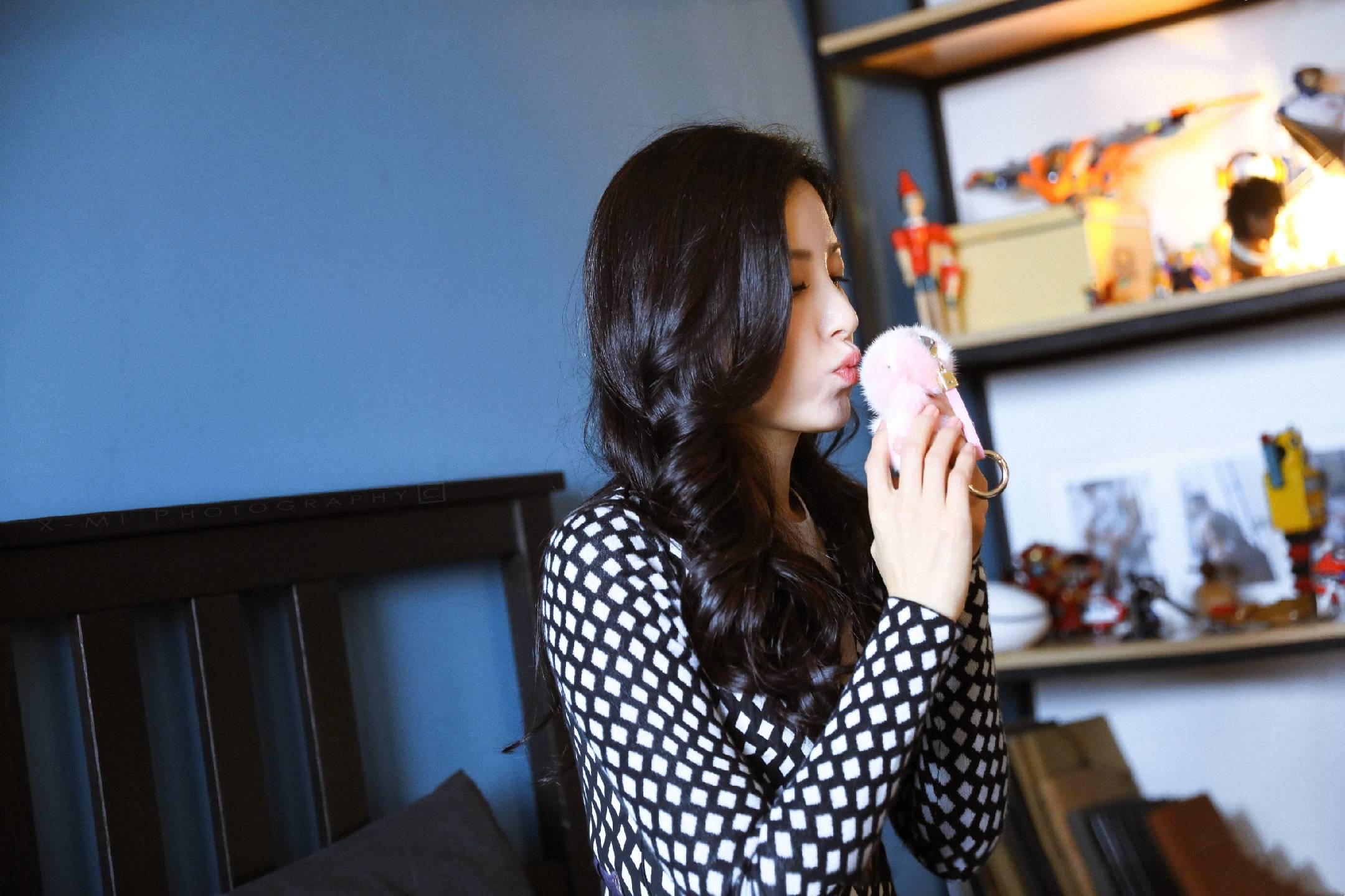 身材|“最美女二号”曾黎，条纹衫搭花苞裙美得自信优雅，看不出42岁